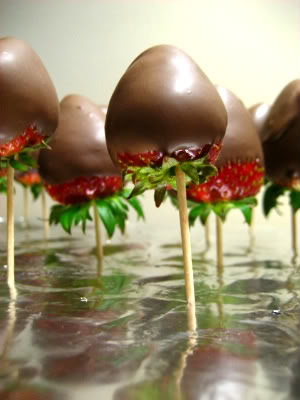 trick to getting chocolate covered strawberries with no flat bottom | cooklikeachampion.com