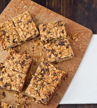 Thick and Chewy Granola Breakfast Bars