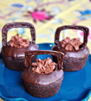 Cauldron Cakes (Chocolate Cupcakes filled with Chocolate Mousse)