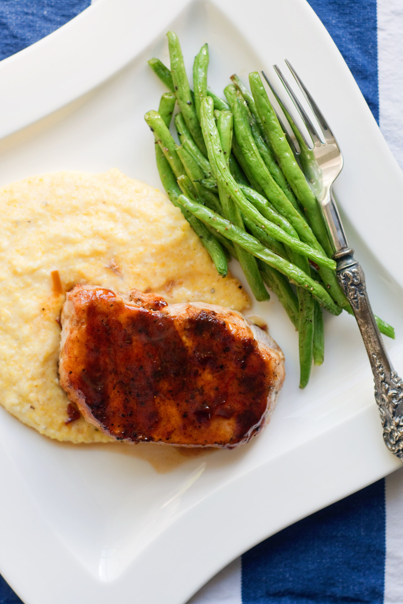 grilled maple chipotle pork chops with smoked gouda grits | cooklikeachampion.com