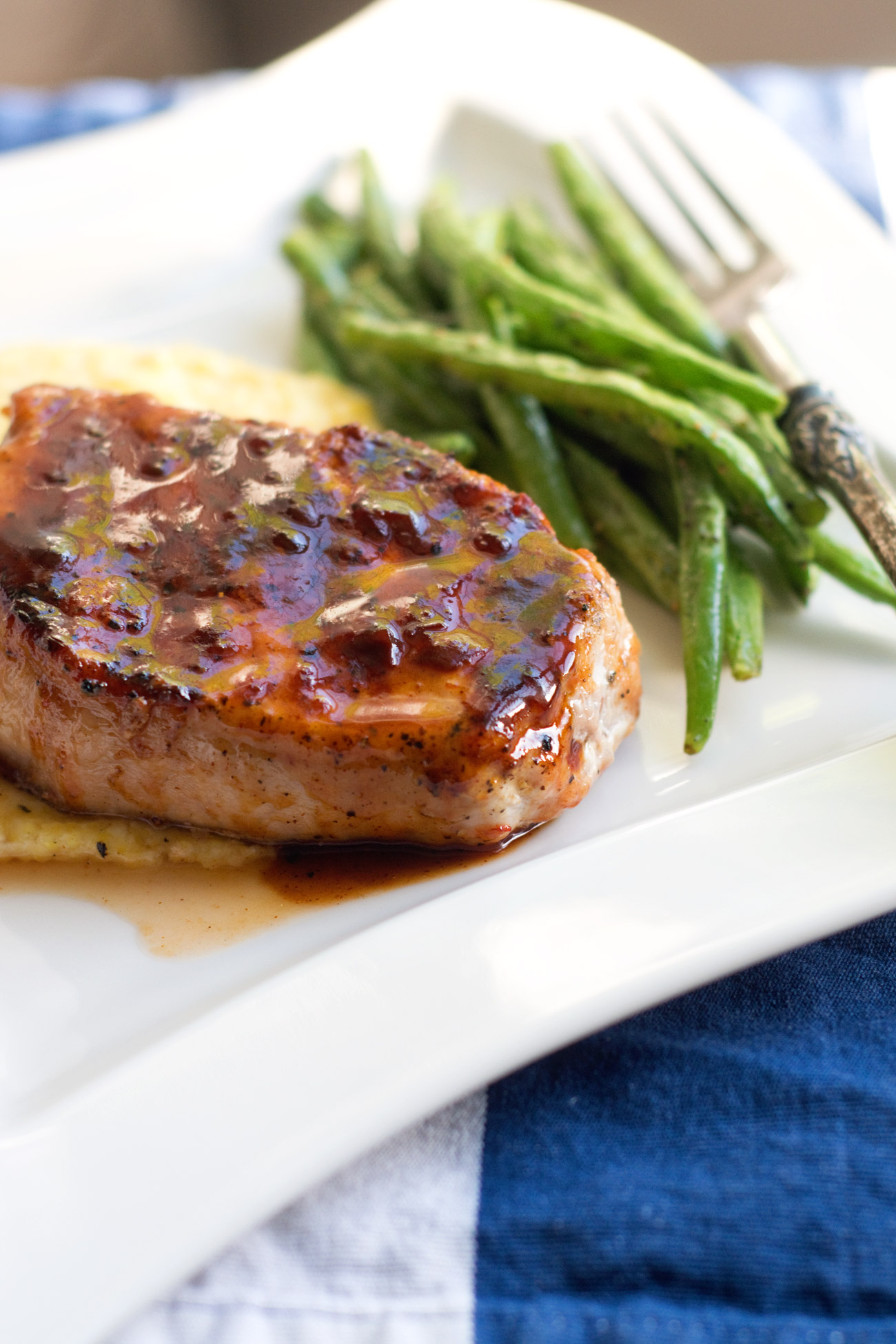 maple chipotle pork chops with smoked gouda grits | cooklikeachampion.com