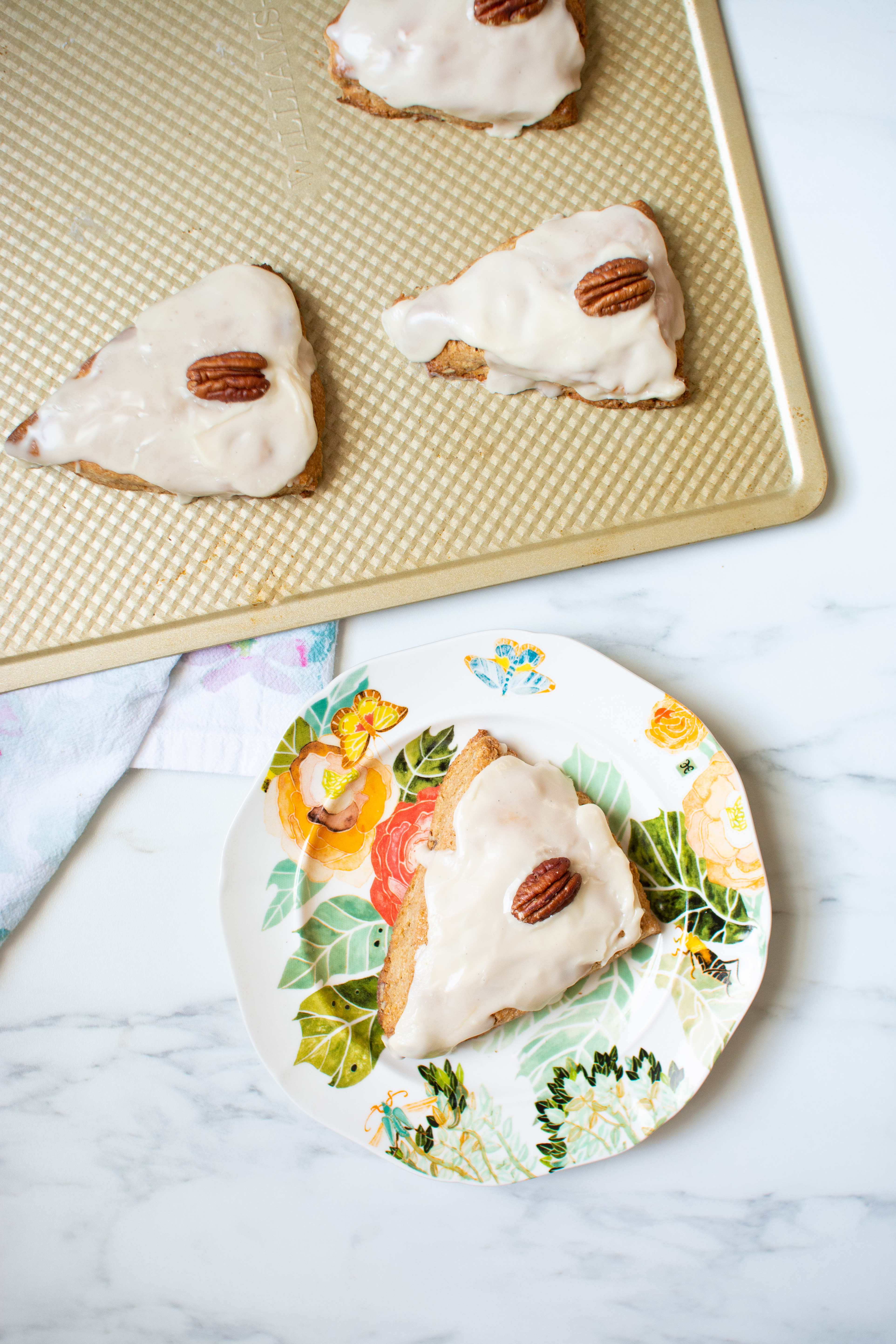 glazed maple pecan scones | cooklikeachampion.com