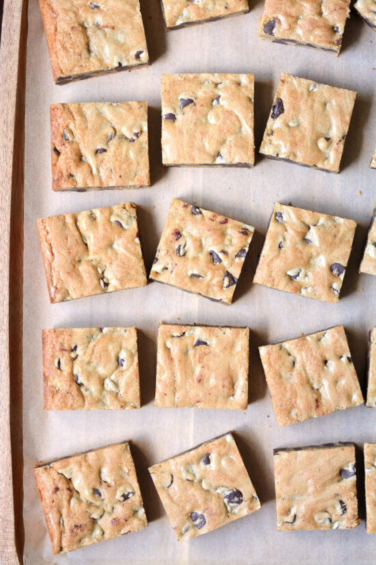 chewy chocolate chip cookie bars